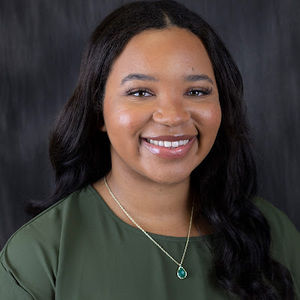 Meet your Posher, Monique